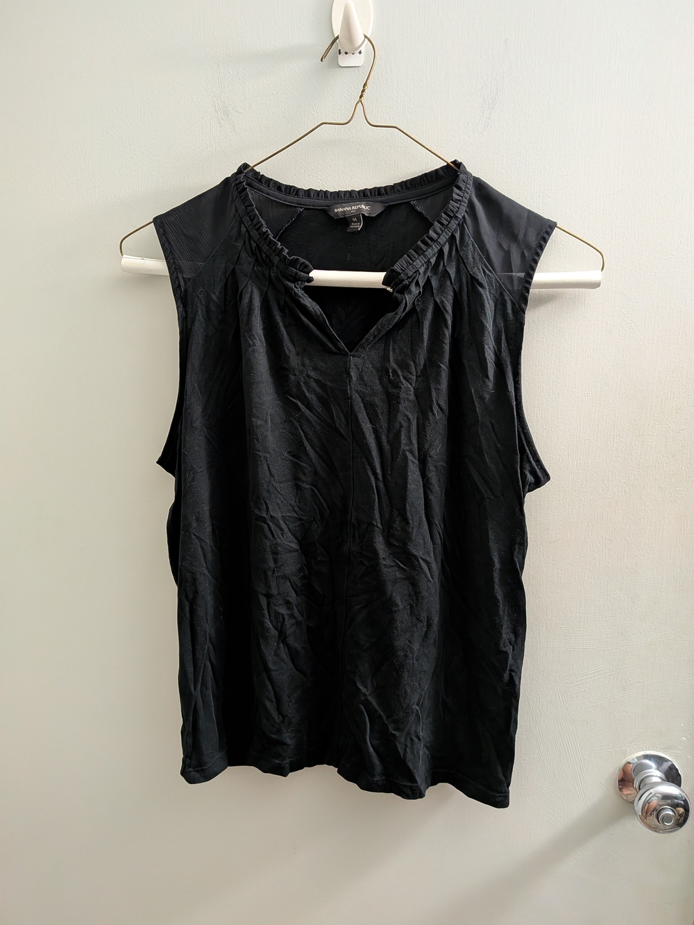 Banana Republic Black Ruffle Split Neck Sleeveless Mixed Media Blouse Top M EUC